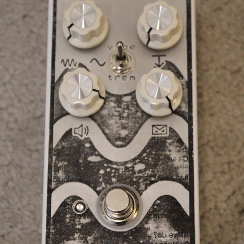 Tremolo Vibe pedal like new with speed, depth, volume and envelope control
