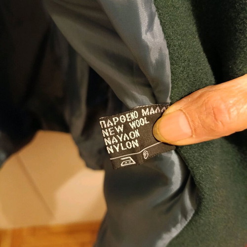 Long green Mal coat like new, 80% wool 20% nylon size 46