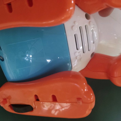 Dog toy used with 4 batteries that sings