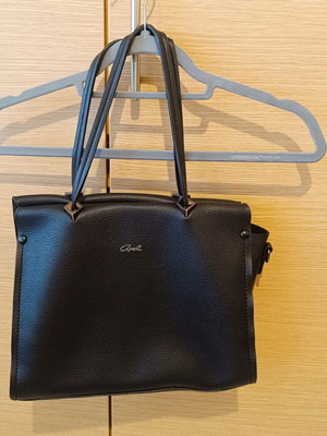 Axel shoulder bag black like new with 3 compartments