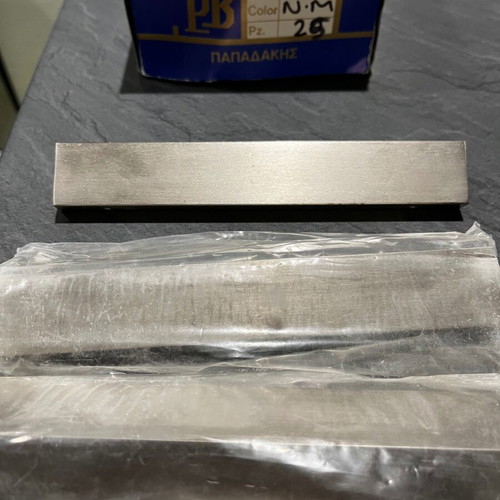 Cabinet handles like new, 24 pieces, nickel, minimal design