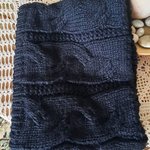 Knitted scarf black like new