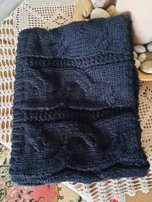 Knitted scarf black like new