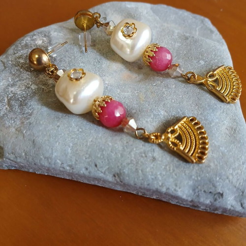 Earrings with pearls, semi-precious stones and Swarovski crystals new