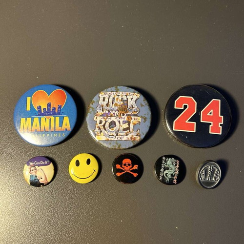 Pins with various designs, pack of 8 pieces