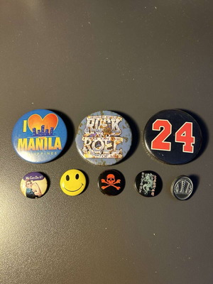 Pins with various designs, pack of 8 pieces