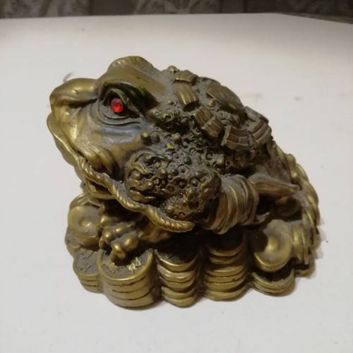Plaster frog used decorative figurine