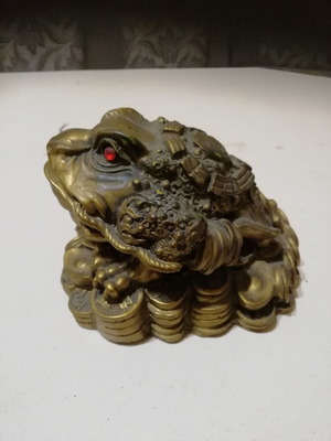 Plaster frog used decorative figurine