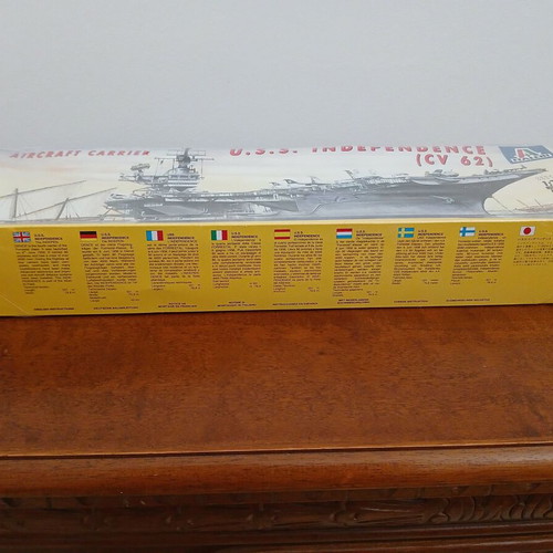 Italeri Aircraft Carrier U.S.S. Independence Model Scale 1/720 New