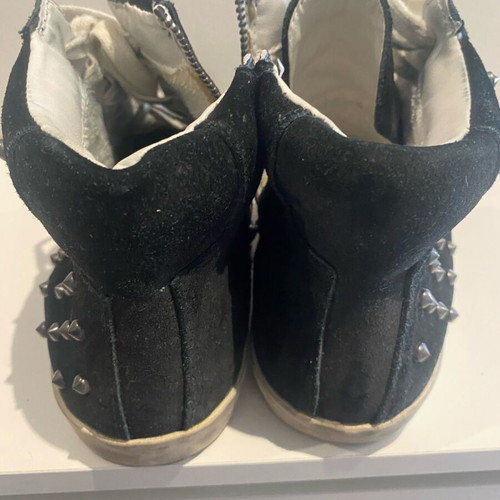 Steve Madden shoes used No41 black suede with silver studs