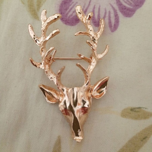 Deer brooch new, gold color