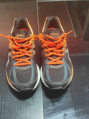Asics Cumulus 17 running shoes, size 38, black and orange
