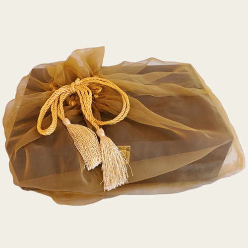 Wine box new with accessories and gift