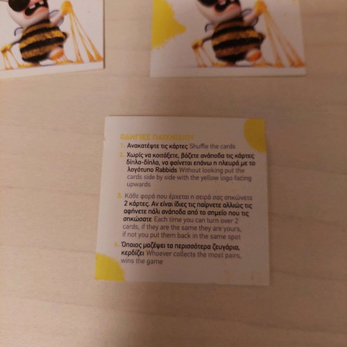 Rabbits card game like new
