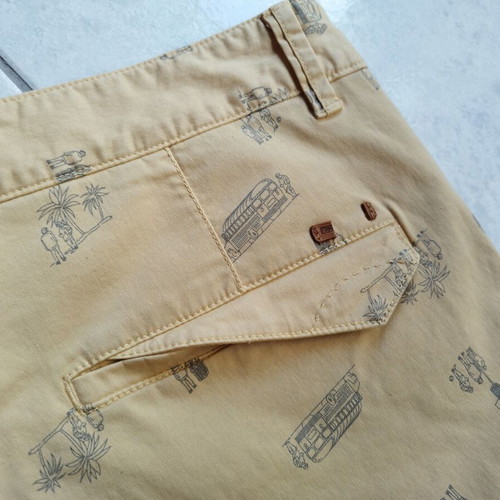 Summer bermuda shorts like new, yellow, size L