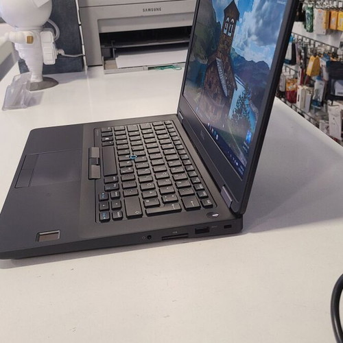 Dell Latitude 5470 14inch i5 laptop like new, 8GB RAM, 256GB SSD, Windows 11 Pro