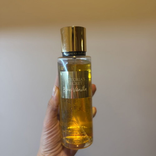 Victoria Secret Bare Vanilla body spray like new 250 ml