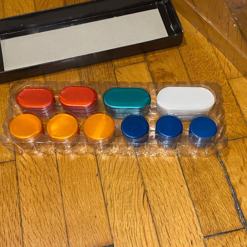 Casino roulette chips box like new, vintage