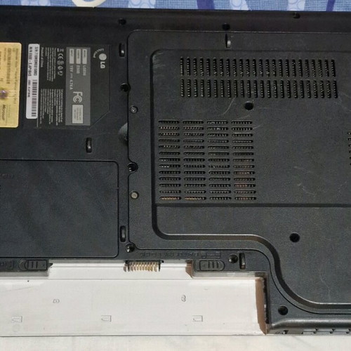 LG E 500 used for parts with memory and hard drive