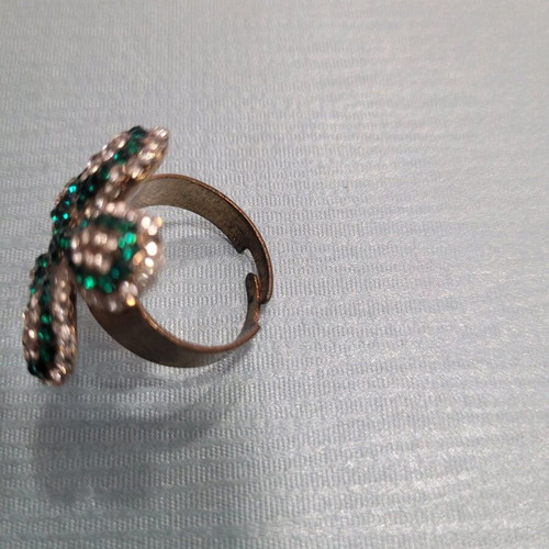 Daisy ring with stones adjustable, like new