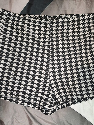 Shein short shorts new, black and white, size XL