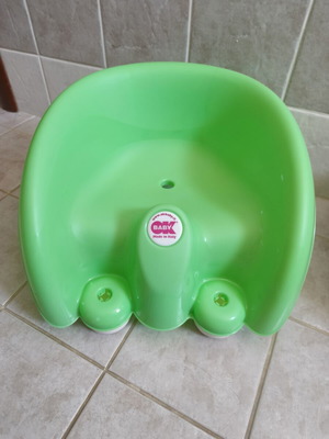 Pouf OK Baby Bath Seat and Child Chair Green like new