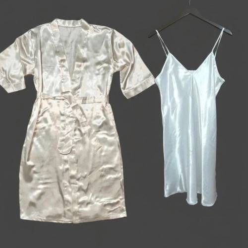 Set of robe with belt and nightdress like new, white, one size