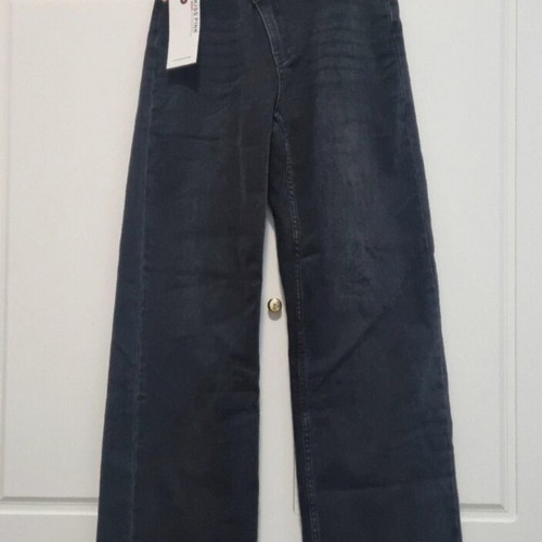 Jean with crooked button fastening, size small, black, straight fit
