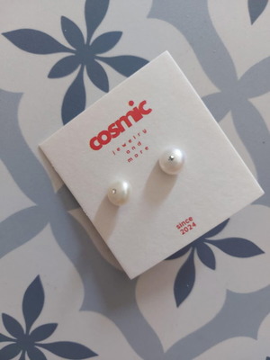 Pair of small pearl silver earrings new