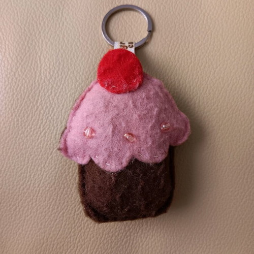 Cupcake key holder new felt in brown-red-pink colors