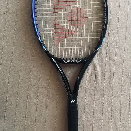 Yonex tennis racket like new, graphite, 27.5 inches, 270g