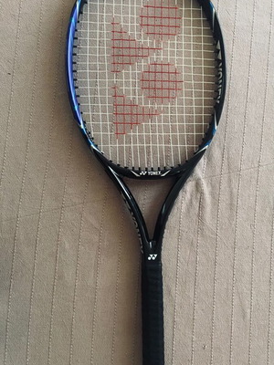 Yonex tennis racket like new, graphite, 27.5 inches, 270g