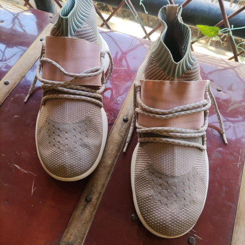 Athletic shoes like new, size 40, gray and beige