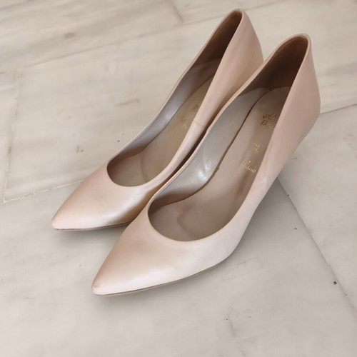 Beige pumps size 40