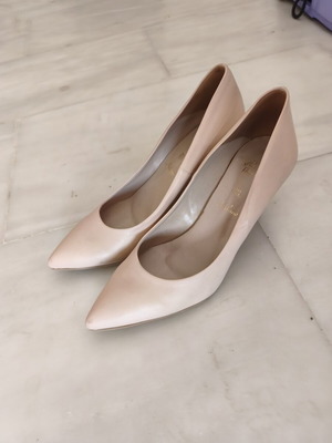 Beige pumps size 40