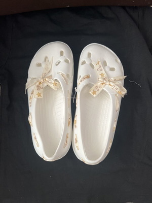 Beach shoes