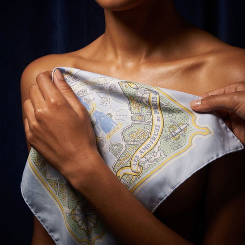 Hermès Paris Les Amoureux De Paris Gavroche silk scarf 45cm, multicolor