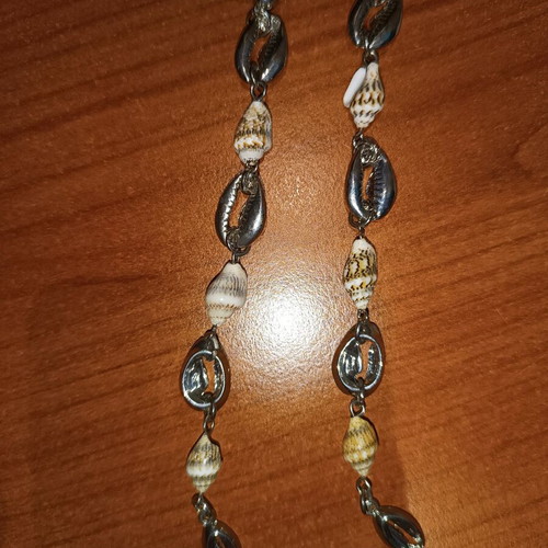 Long earrings like new with shells, silver color