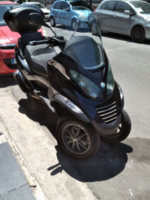 Piaggio MP3 400 μεταχειρισμένο με μπαγκαζιέρα, συναγερμό και καινούργια λάστιχα