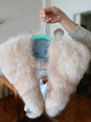 Real fur beige yak collar like new