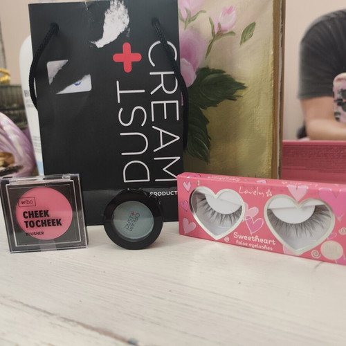 Dust and Cream makeup set new with eyelashes, mint eyeshadow, and blush