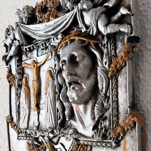 Religious embossed wall plaque Crucifixion and Jesus like new
