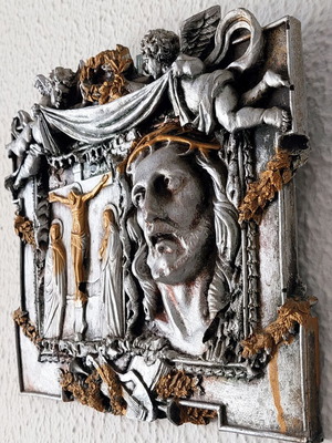 Religious embossed wall plaque Crucifixion and Jesus like new