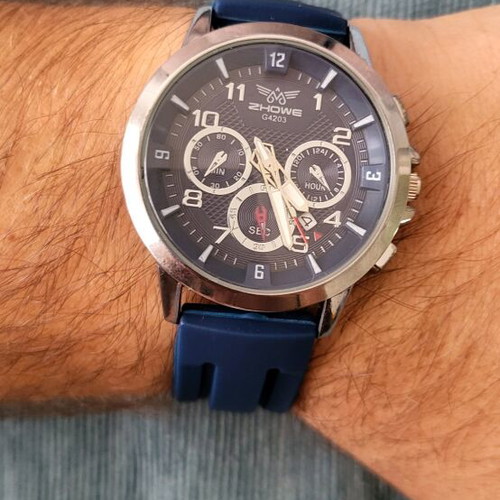 Men's wristwatch like new with blue silicone strap