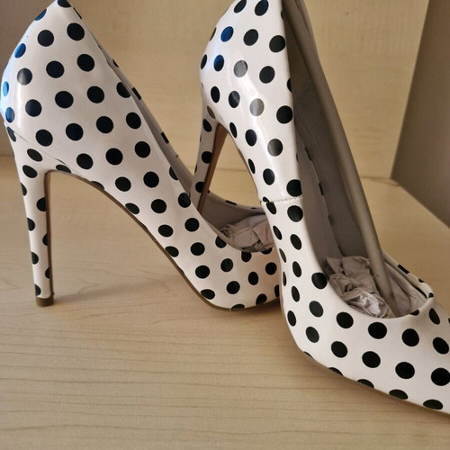 Patent leather polka dot pumps new, size 37, 10 cm heel