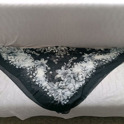 Headscarf used, size 95x95 cm
