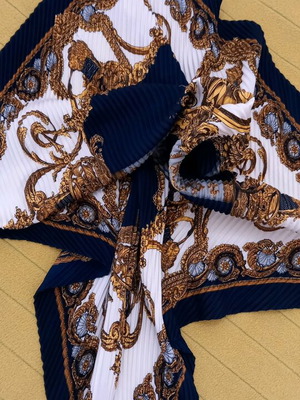 Roy Le Roy scarf like new, blue multicolor crinkle