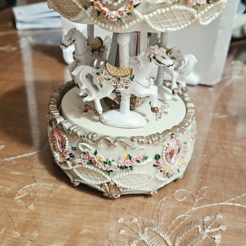 Musical wind-up carousel decoration, new