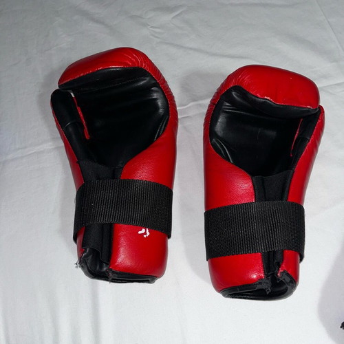 Taekwondo gloves used, red XS-S