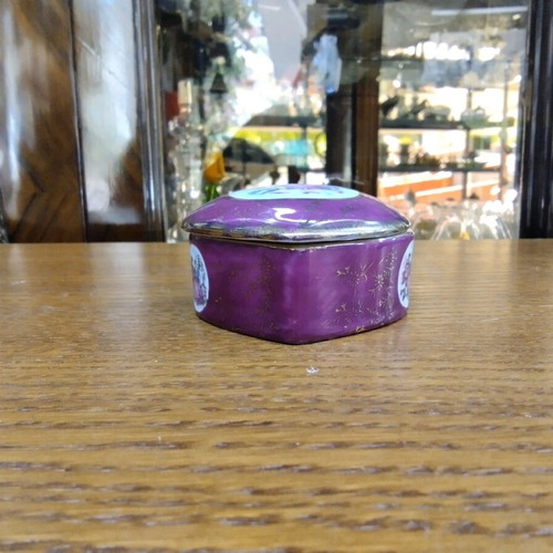 Porcelain jewelry box like new, purple with gold details